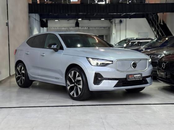 VOLVO EC40 P8 RECHARGE TWIN ELECTRIC ULTRA BLACK EDITION AWD